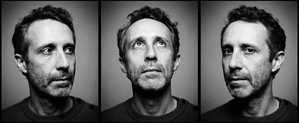 Planche contact de trois prises d'un même portrait, issue d'une production du studio : la prise centrale est retenue, les deux autres écartées à la curation.